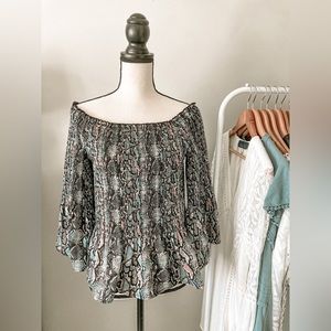 Off shoulder bell sleeve top
